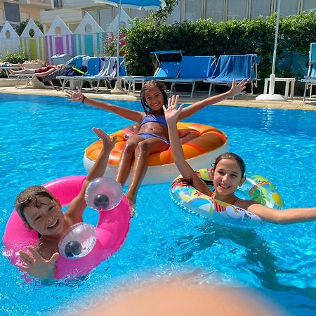 Hotel Adelphi Riccione Luaran gambar